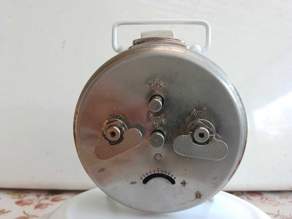 Ceas desteptator de masa - mecanic Jnsa .Fabricat YUGOSLAVIA .