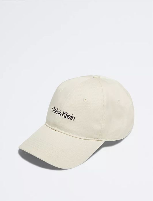 Кепкт  от Calvin Klein