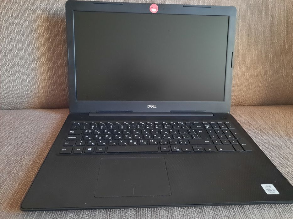 Продавам лаптоп Dell 3593