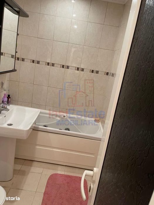 Gara Apartament 3 camere de vanzare etaj intermediar