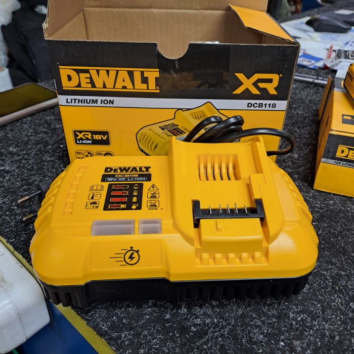 Зарядное устройство DeWalt/Девольт! Бесплатная доставка! Рассрочка!