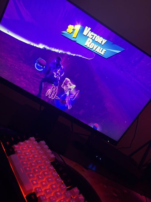 tastatură mecanică gaming ,led,fara switch-uri