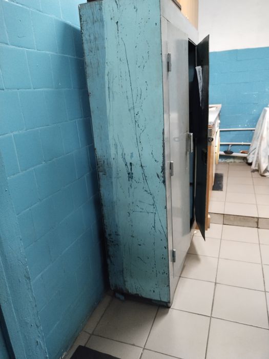 Продам железный ящик.