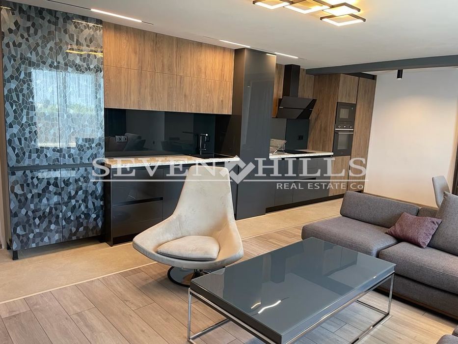 Дава се под наем Двустаен апартамент в Пловдив, Младежки Хълм - 110 кв.м за 720 € - Снимка #2