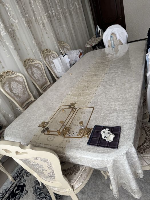 Столовый гарнитур на 12 человек