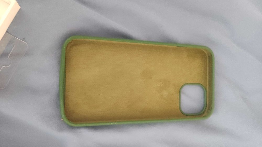 Чехол на iPhone 13, зеленый