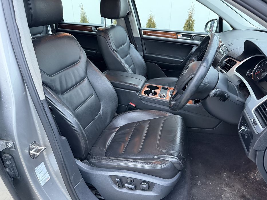 Dezmembrez touareg 7p hybrid 3.0tfsi CGE bixenon interior electric