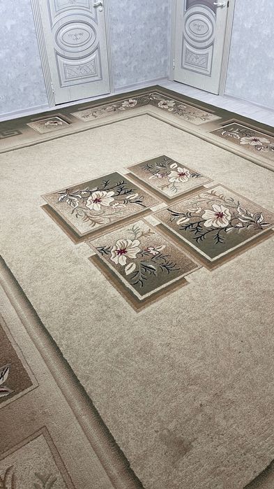 Продам ковер, 4*5 размер , б/у. Цена : 30 тыс.