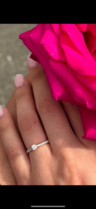 Vând urgent inel original  Stil Diamonds,din aur galben de 18 k,cu diamante naturale.