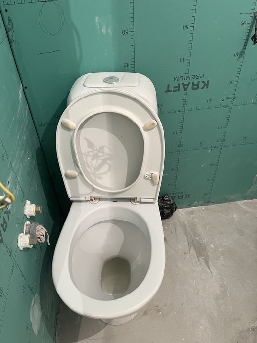 Унитаз б/у с бочком