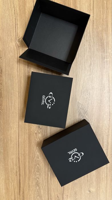 Швейцарски дамски часовник с диаманти Gevril