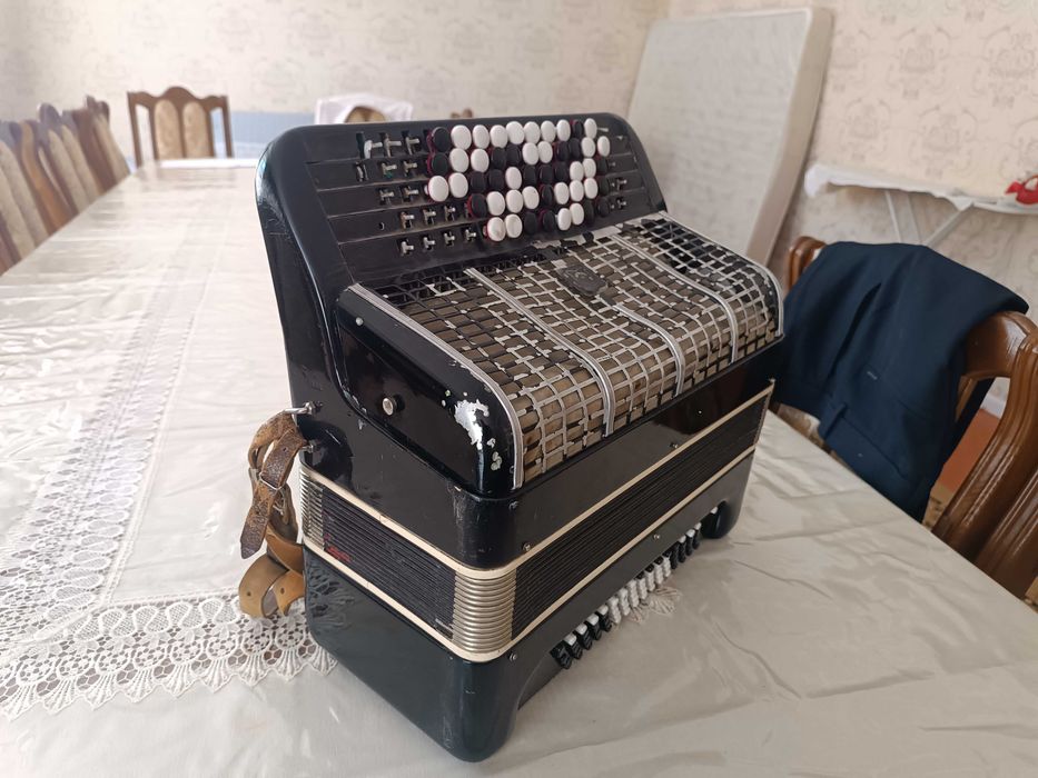 Продается музыкальное инструмент 5 рядное Баян
