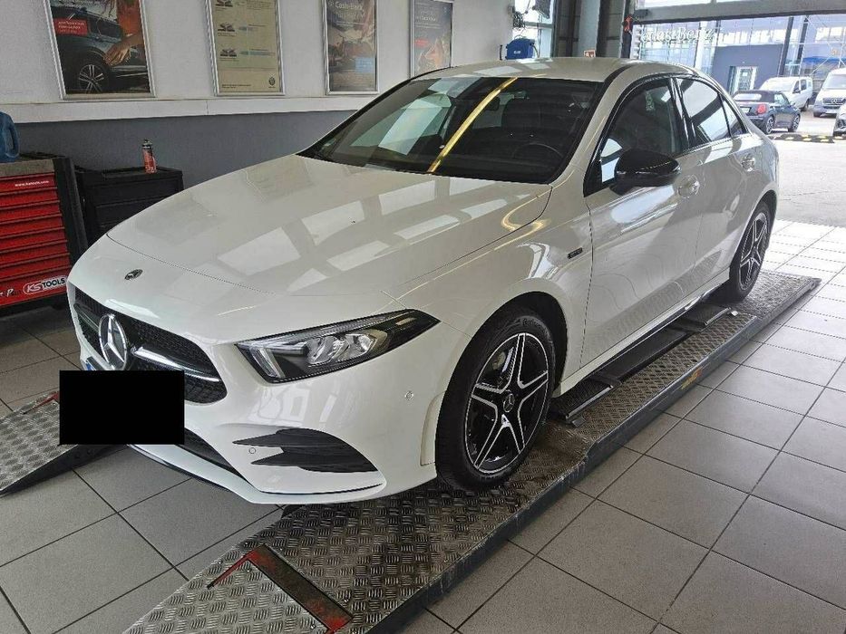 Mercedes-Benz A 250 Mercedes-Benz A 250 e 8G-DCT "AMG Line" Camera Night Edition