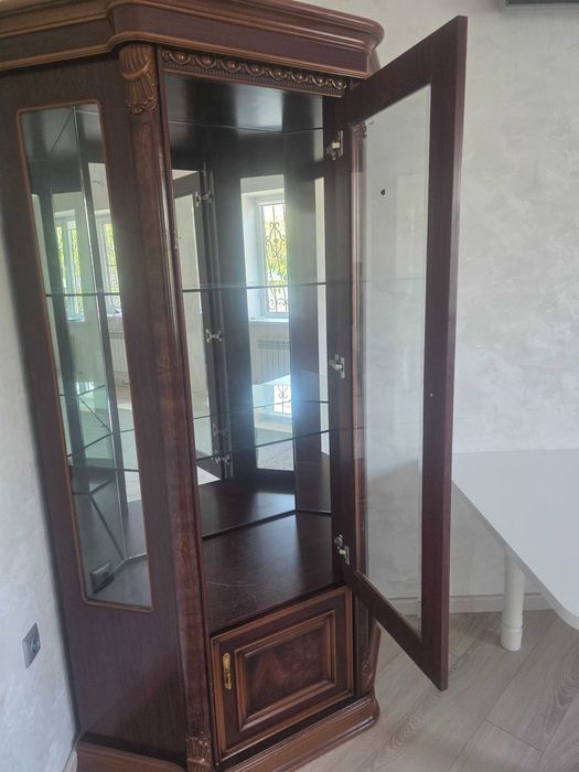 Буфет угловой, красное дерево