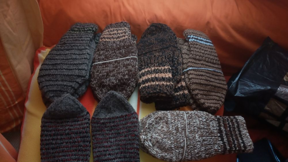 Вълнени чорапи ръчно плетени