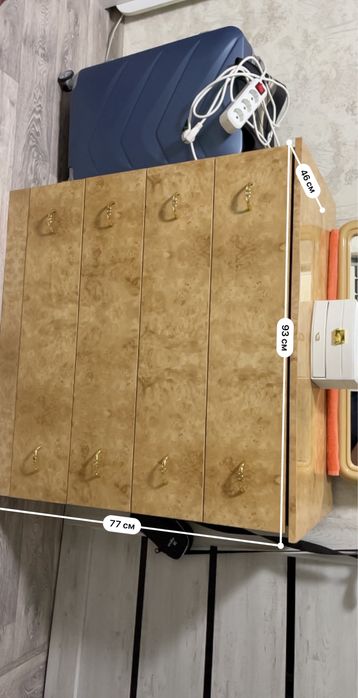 Комод с зеркаом в хорошем состояни