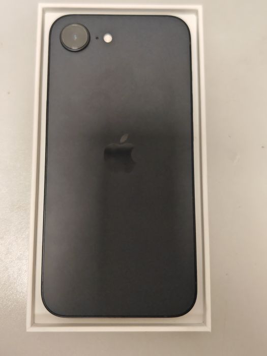 Iphone 16e 128 100% батерия