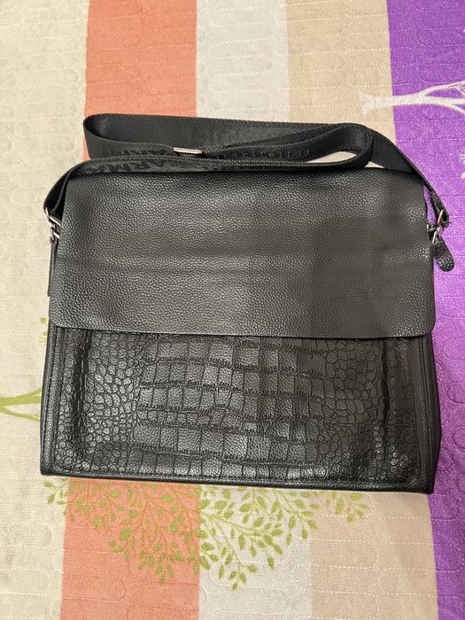Продам кожанную планшет сумку от Armani (Армани)