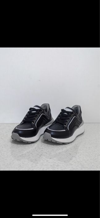 Обувь кожанная