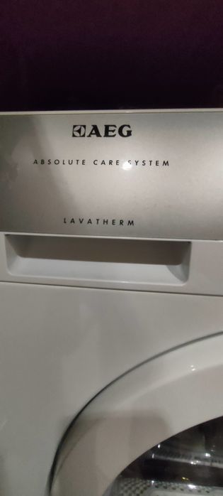 Сушилня AEG Lavatherm Protex Plus инверторна с термопомпа 9кг.