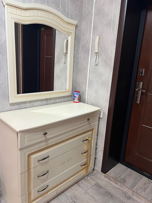Продам спальный гарнитур