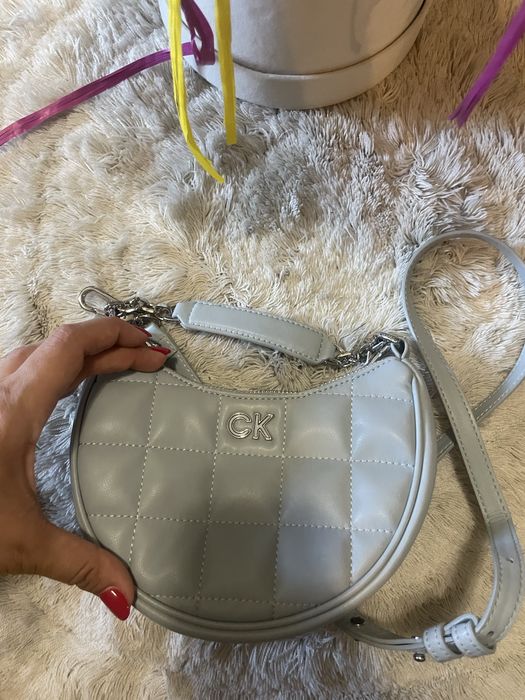 Чаната на Calvin Clein  в светло синьо, няма следи от употреба