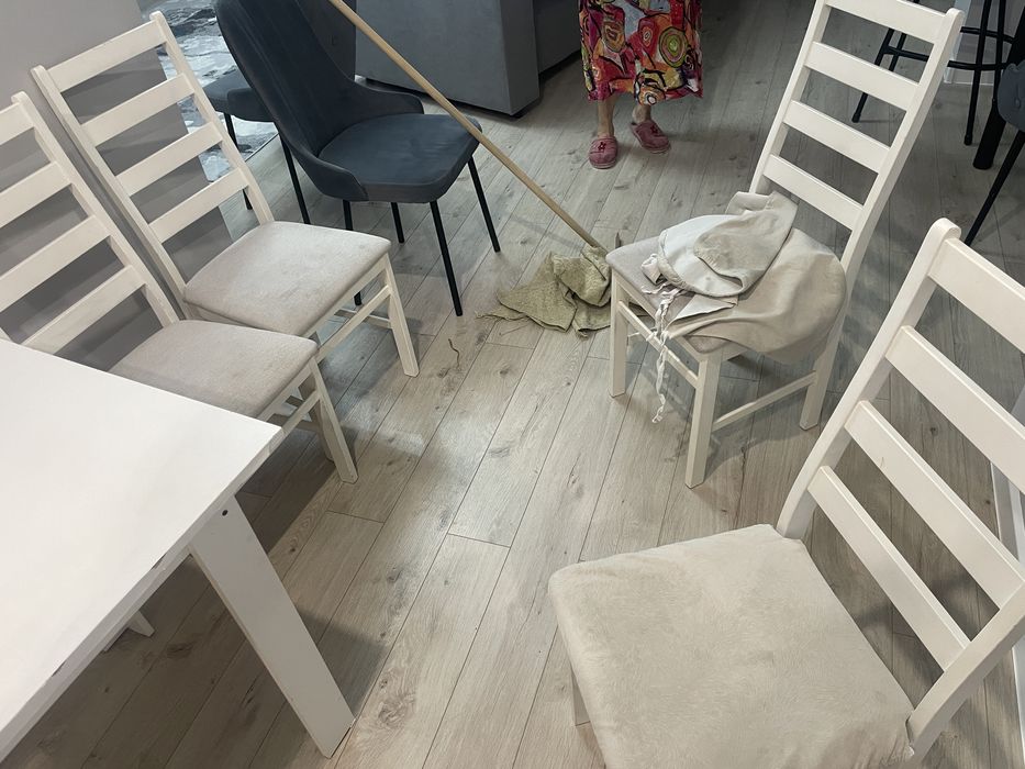 Продам Стол и стулья