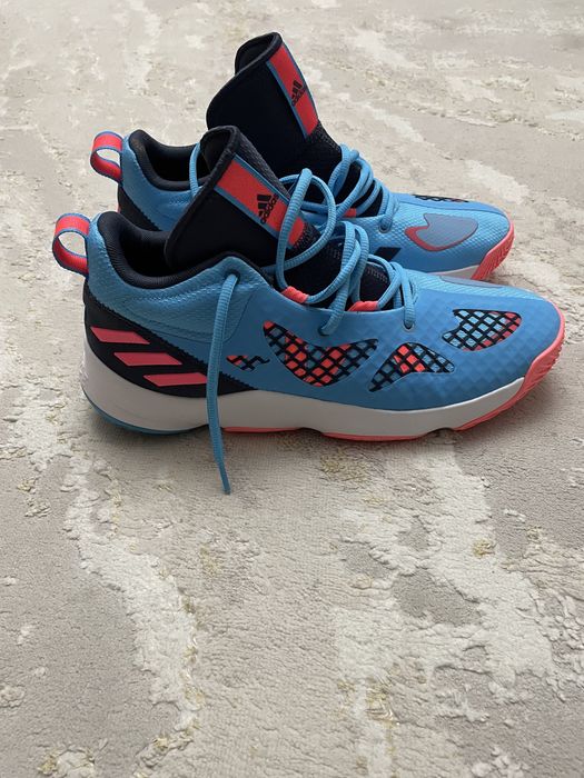 Игровые кроссовки Adidas