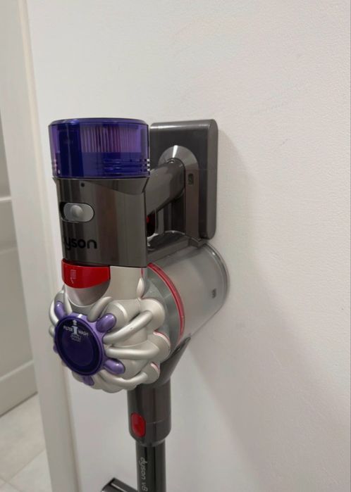 Aspirator Dyson v8