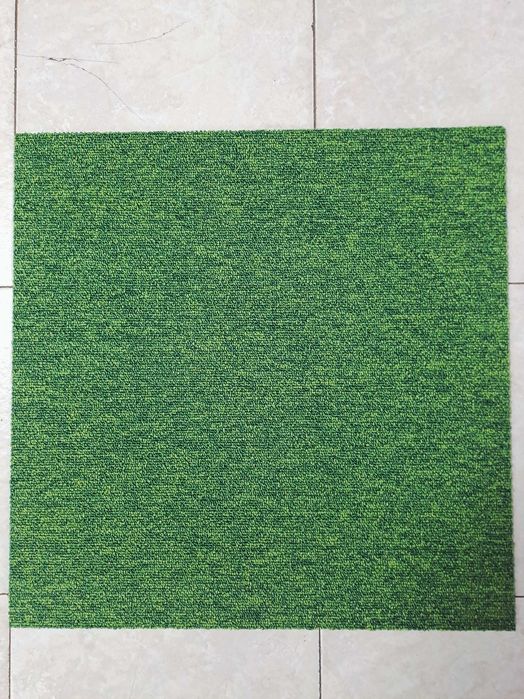 Чисто нови мокетени плочи с размер 50см./50см.