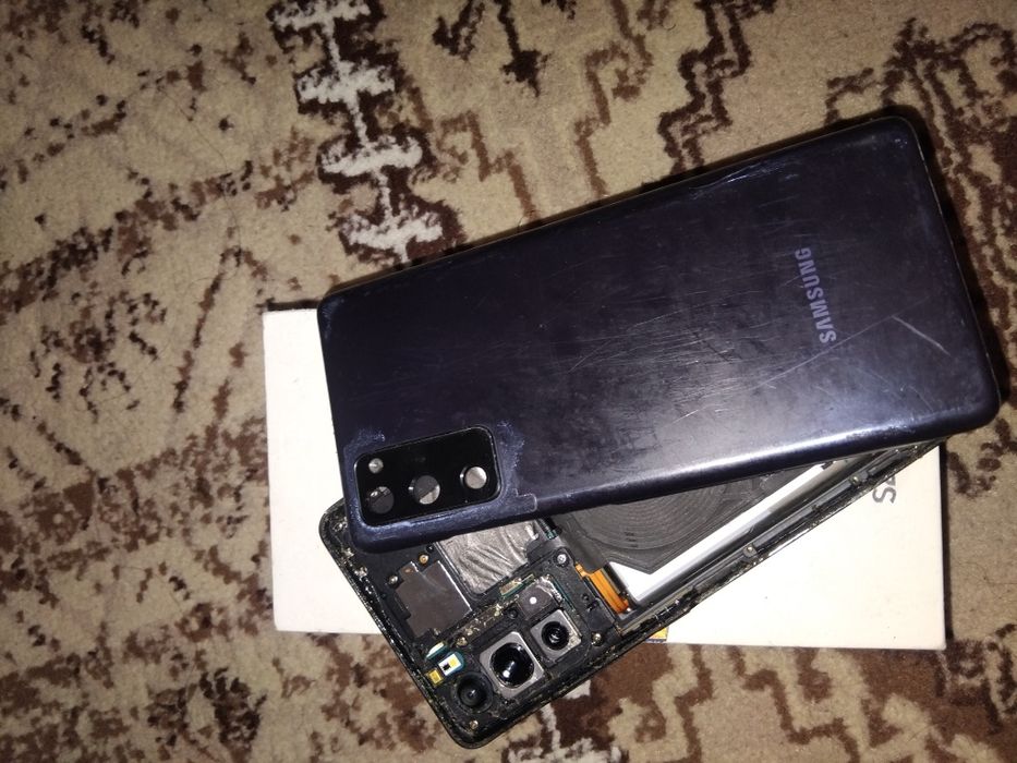 Продам Samsung s20 FE