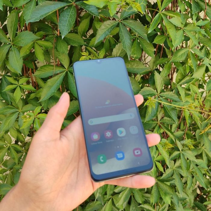 Samsung 32 sotiladi dastavka bor