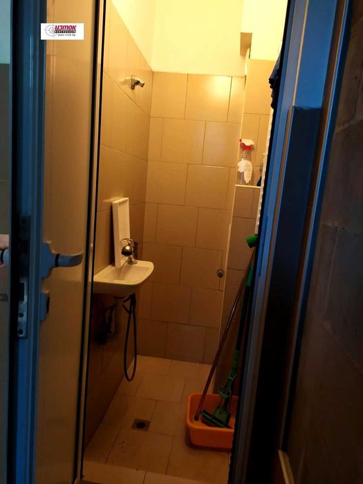 Дава се под наем Промишлена сграда в с. Хаджи Димитър, Област Добрич - 200 кв.м за 765 € - Снимка #4