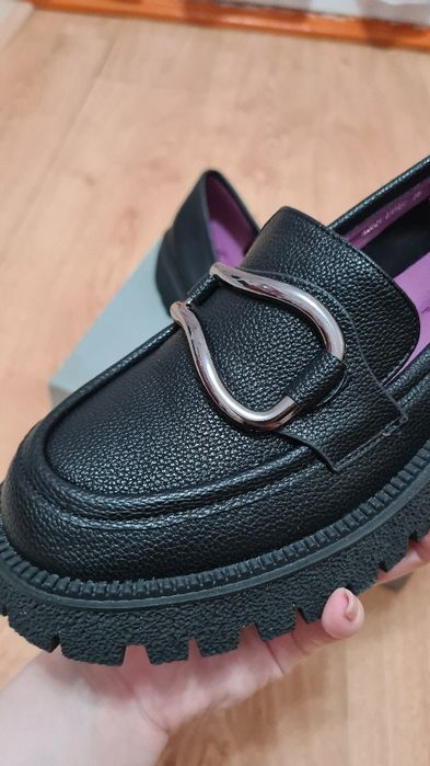 Продам новые лоферы