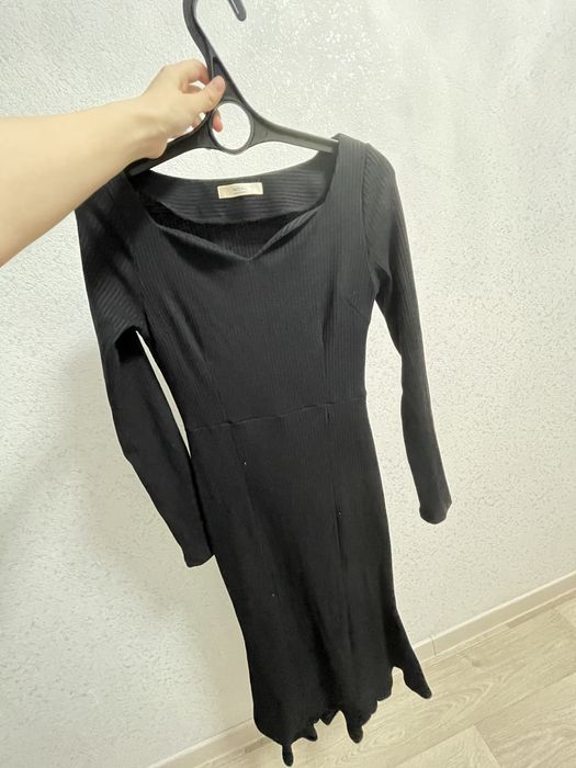 Продаю платья в этно-стиле и современные модели.