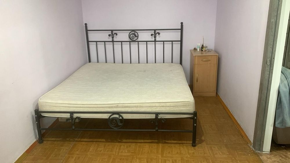 Продам кровать с матрасом