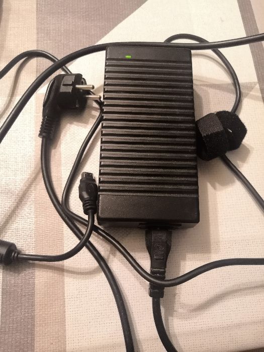 Продавам лаптоп HP Pavilion zv6000