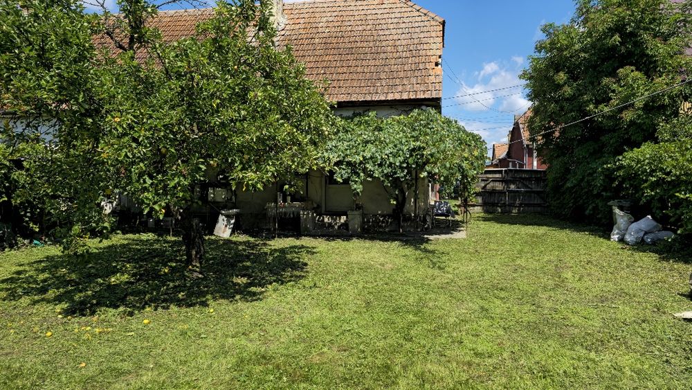 Vand/schimb teren intravilan,casa inclusă, Buduș