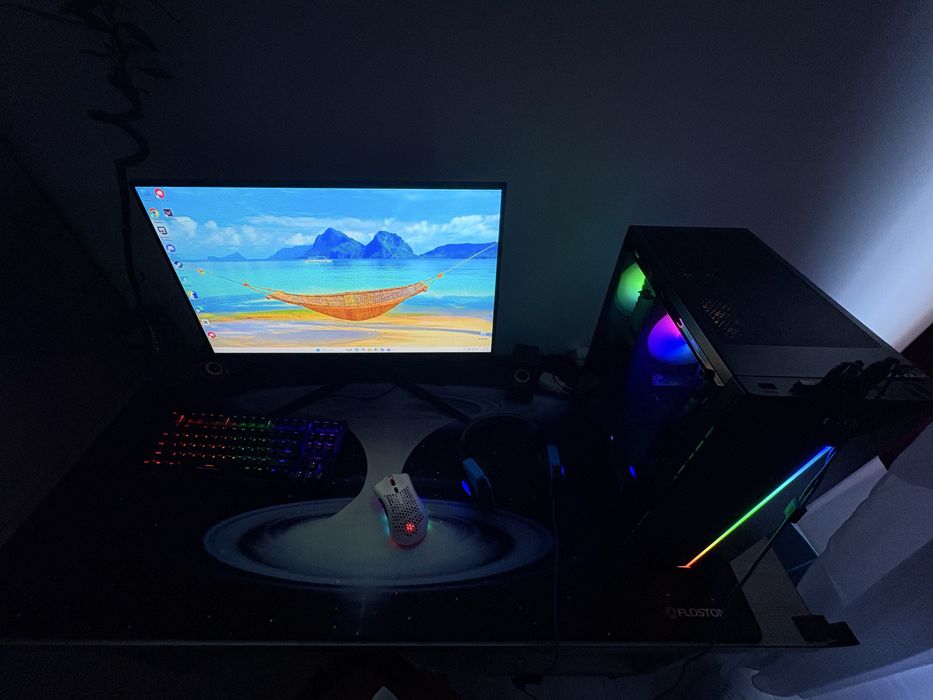 Vând pc gaming setup ,CA NOU !