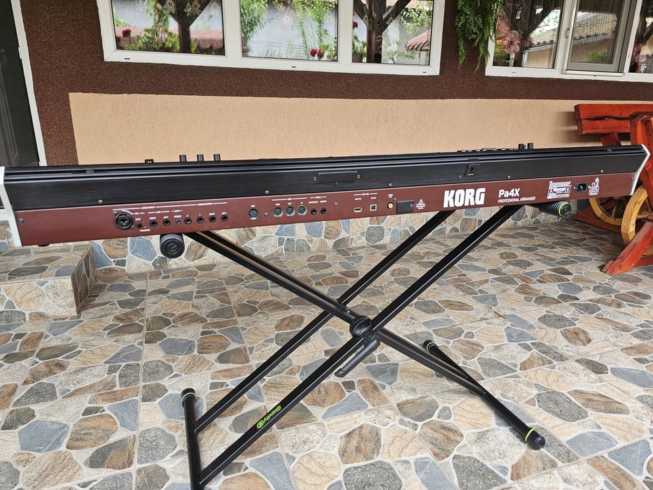 Vând korg pa4x internațional 76 clape