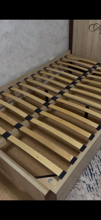 Продам кровать с матрасом 1,5 спальную