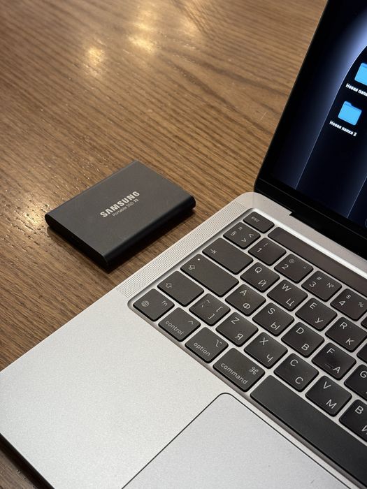 Продам Macbook pro 13 M1 8/256