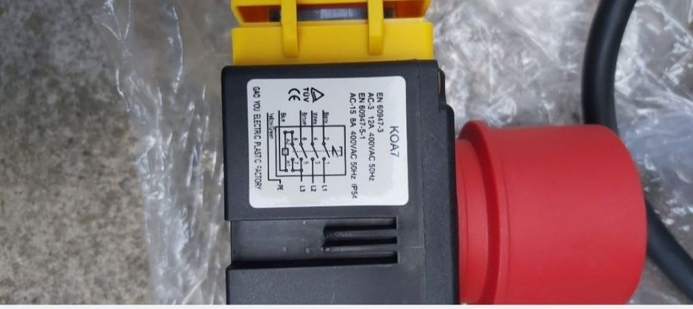 Intrerupator trifazat de oprire de urgență 400v cu cablu 80 cm