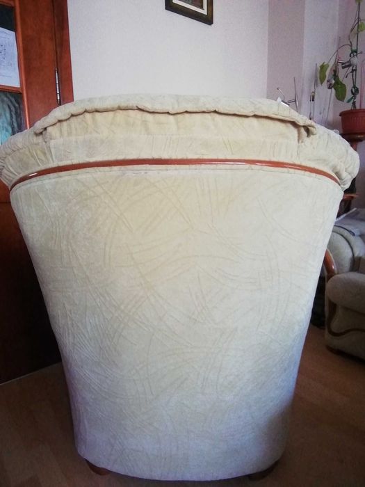 Фотьойл с бежова дамаска