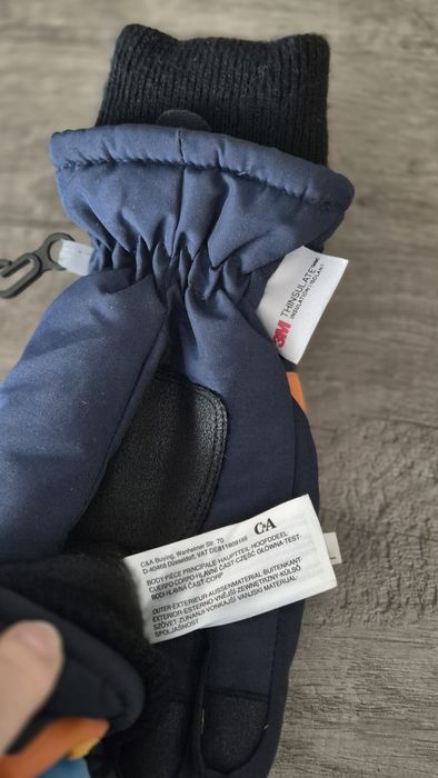 Mănuși iarna impermeabile C&A - copii  , 5 -6 ani.  Folosite foarte pu