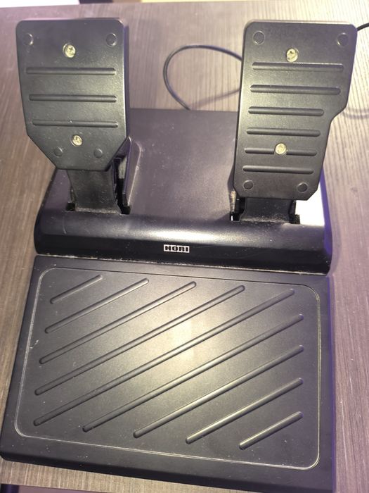 Продавам волан с педали и допълнителна игра Grand turismo 7