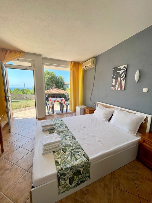 Продава се Хотел в Свети Влас - 452 кв.м за 841 €/кв.м - Снимка #1