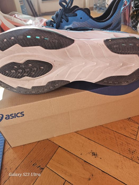 Продавам маратонки ASICS