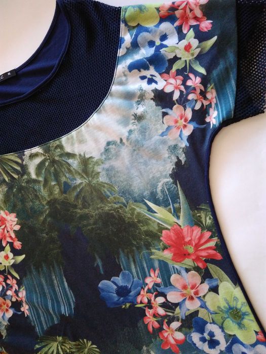 Красива блуза с флорални мотиви - XL