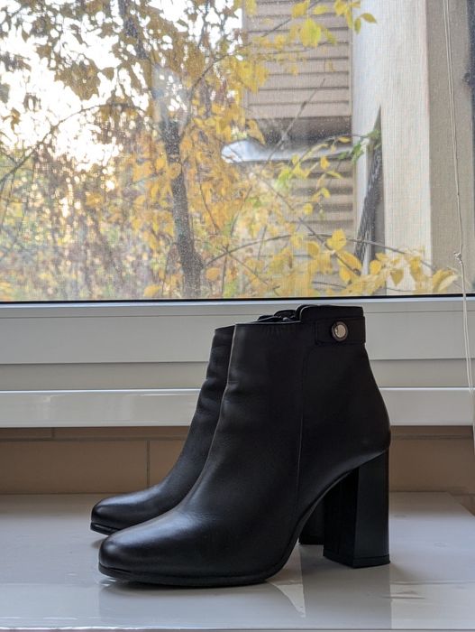 Кожаные ботинки.